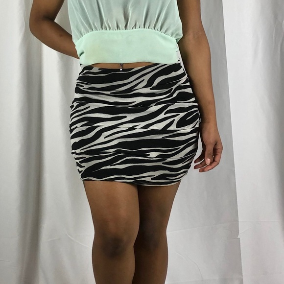 Zebra stripe pencil skirt - Picture 4 of 4